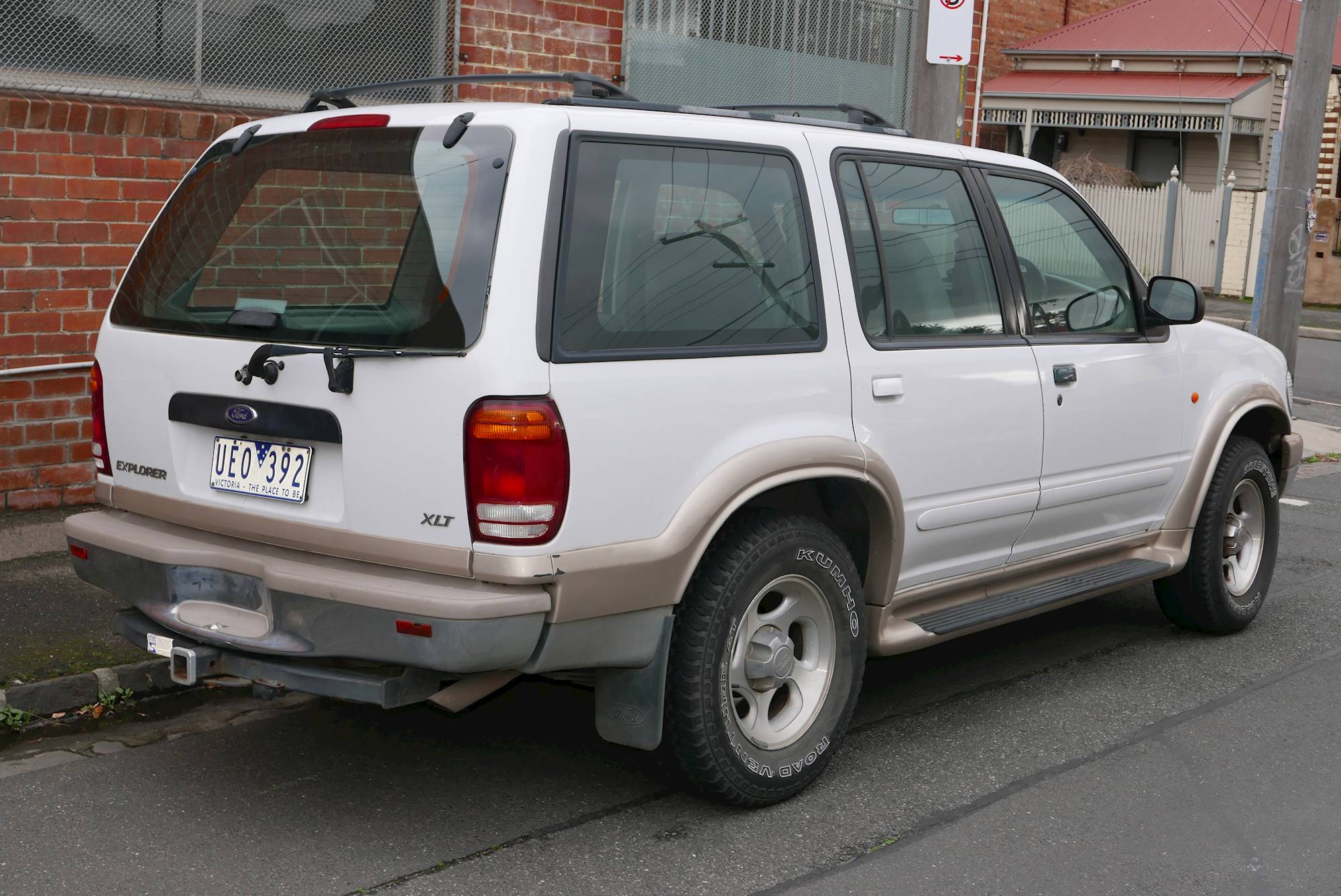 File:2000 Ford Explorer (US) XLT 5-door wagon (2015-07-15 ...