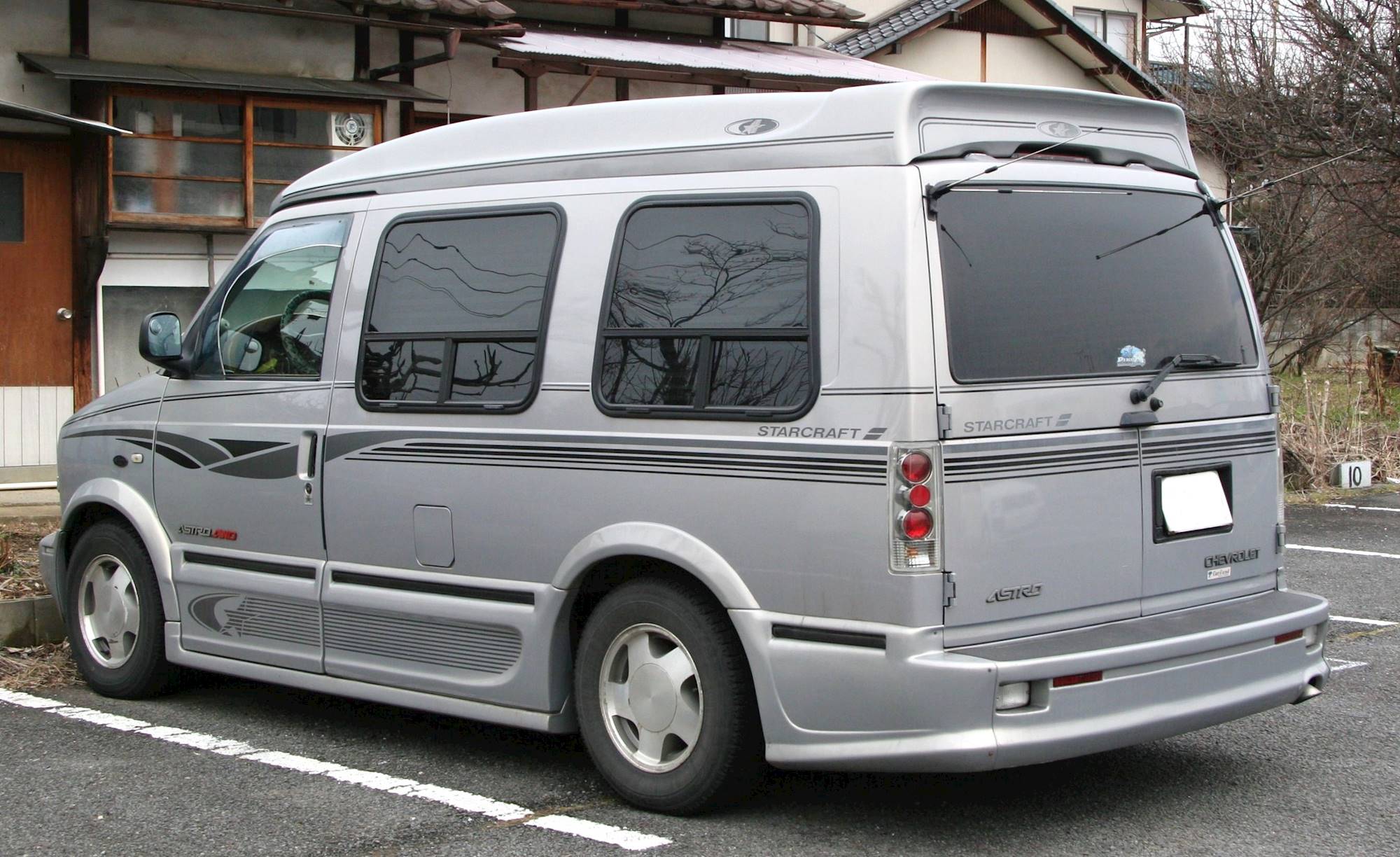 Passenger Minivan 4.3L V6 AWD auto