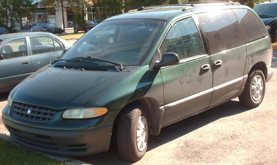 1996 Plymouth Voyager Base Passenger Minivan 2.4L auto