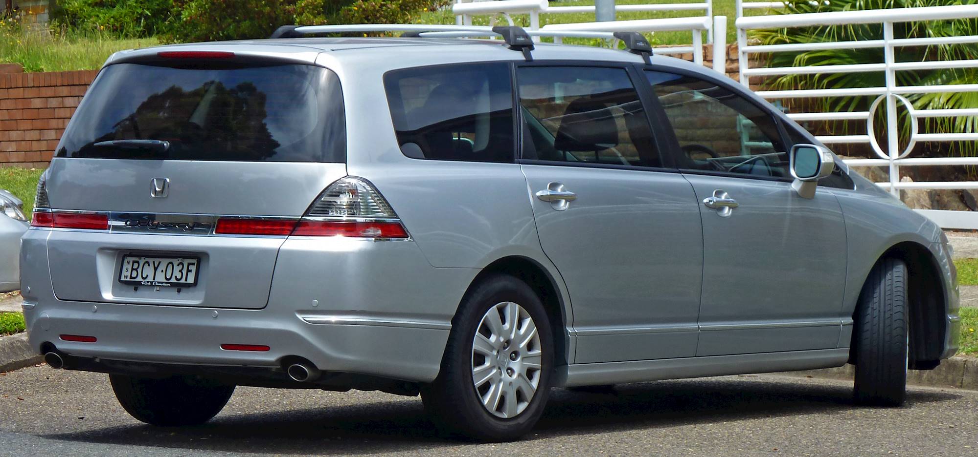 2010 Honda Odyssey Touring - Passenger Minivan 3.5L V6 auto