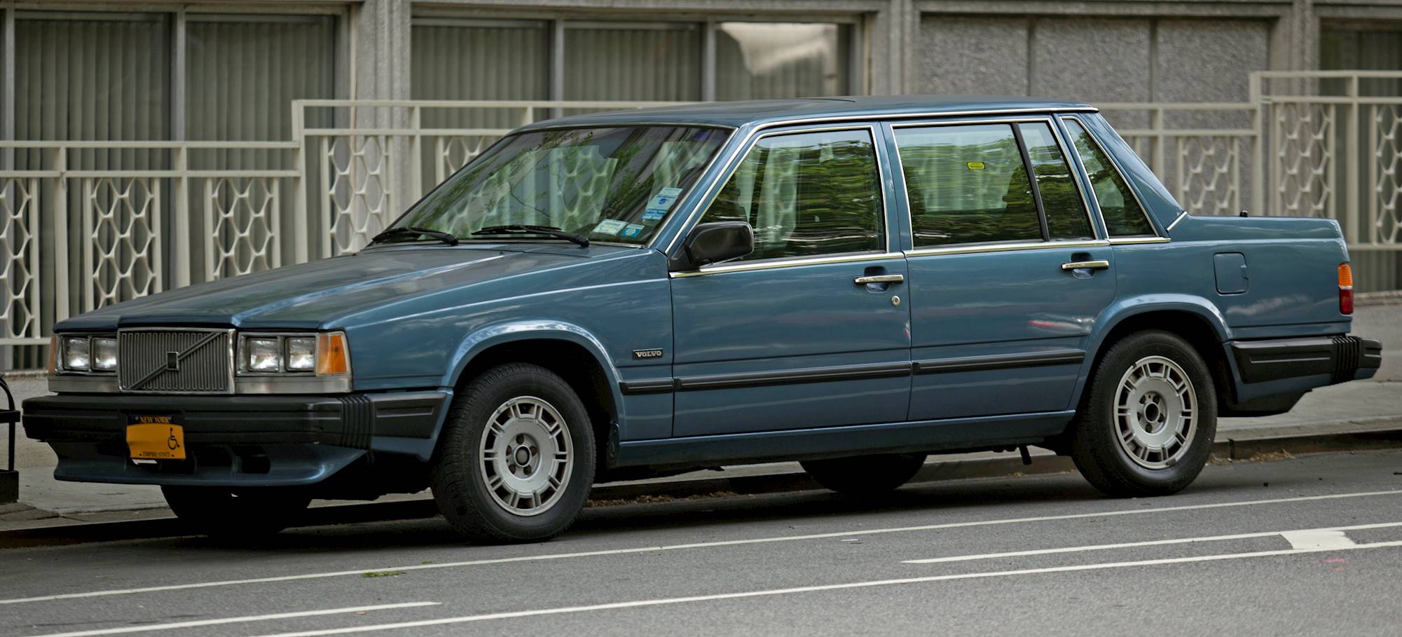 1992 Volvo 740 Base 4dr Sedan 4spd auto w/OD