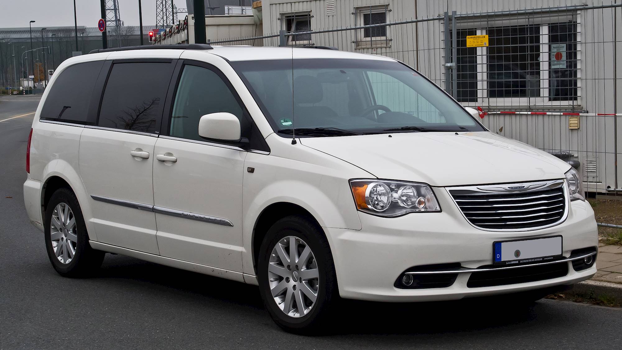 2014 Chrysler Town and Country Touring Passenger Minivan 3