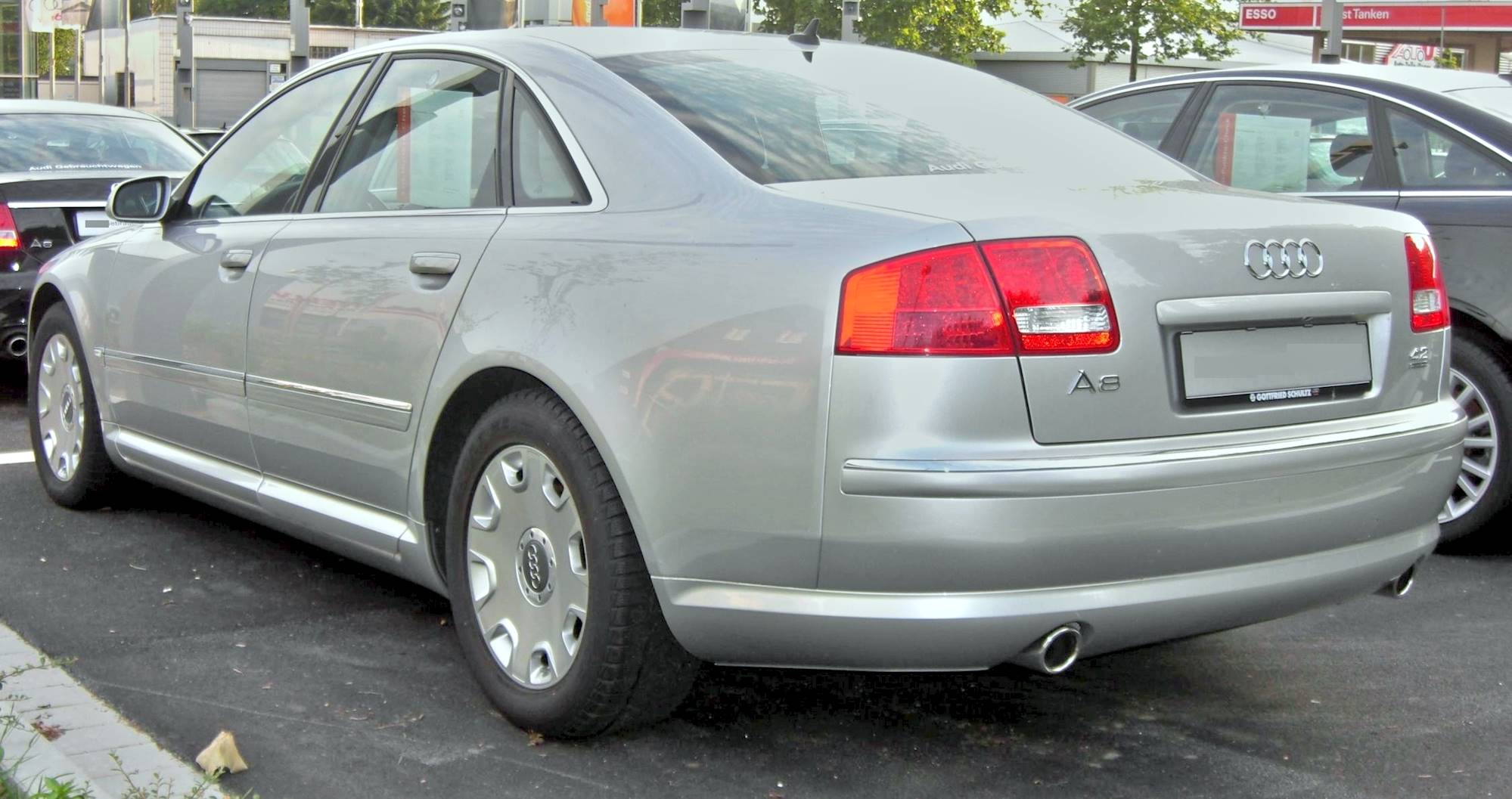 2005 Audi A8 quattro - Sedan 4.2L V8 AWD auto